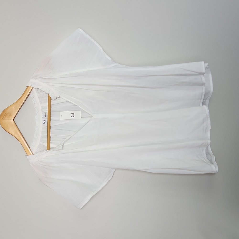 GAP new with tags womans white top